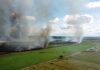 Incêndio em área residencial chama atenção de moradores no bairro Coronel Luciano